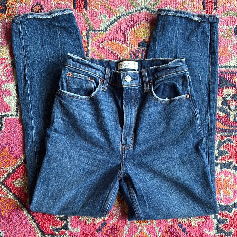 Abercrombie & Fitch the 90s Straight Ultra High Rise- Size 28